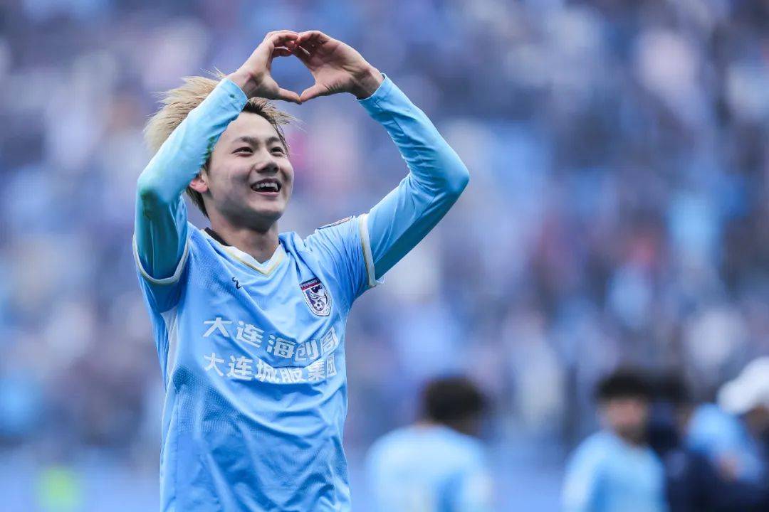 登录中心官网-高尔夫季后赛焦点战:钱塘迅豹队绝杀河套巨龙队,新星闪耀。防守强度拉满