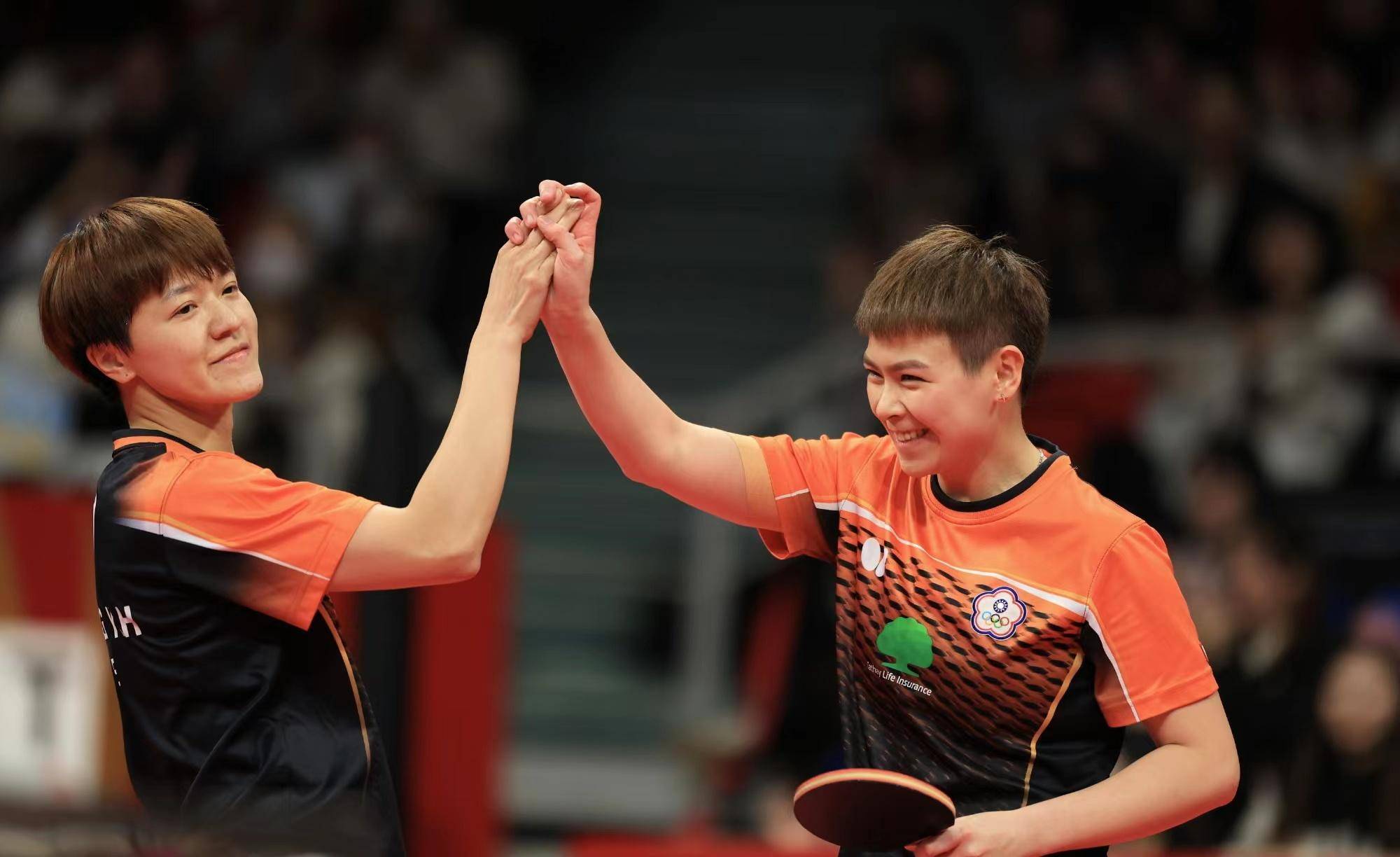 九游体育-大师赛巅峰对决！江汉火狐队惊险晋级三湘青龙队，摔跤赛场再起波澜；冲刺阶段不容有失